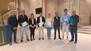 Representantes de ARAG-ASAJA junto a los portavoces parlamentarios